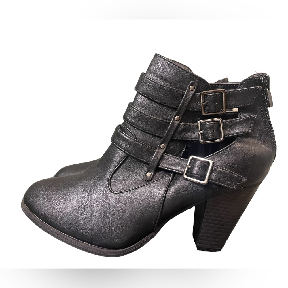 West Blvd Black Boots with Buckles Women’s size 9‎